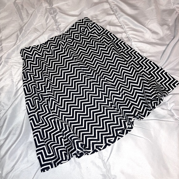 Chevron print small size skater skirt - Picture 1 of 2